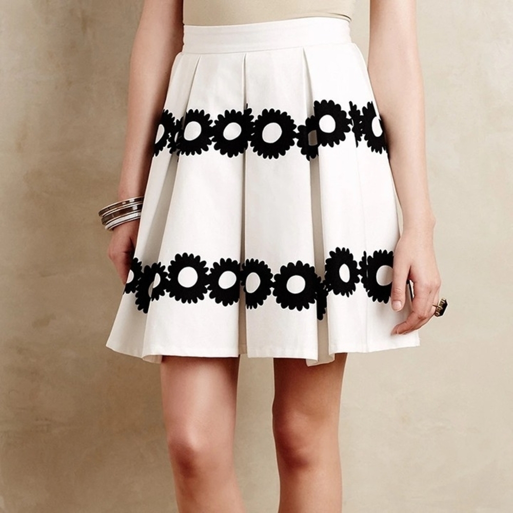 Anthropologia Whit Two Elegant Black and White Floral A-Line Skirt Size 4p - Picture 1 of 17